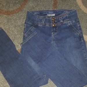 Junior Jean's